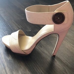 White Shoedazzle Aisling Sandal, heel is 5inch.